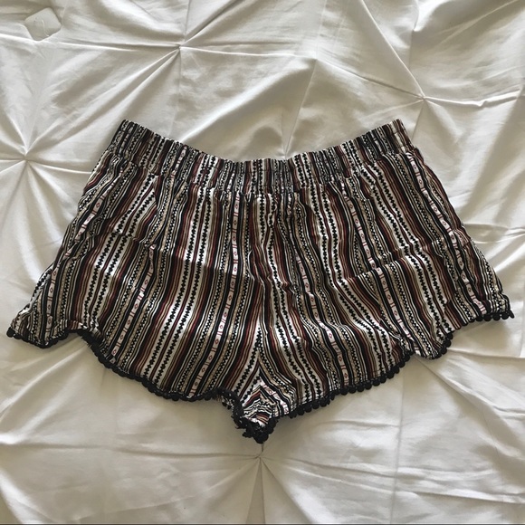 Patterned Short - Picture 2 of 3